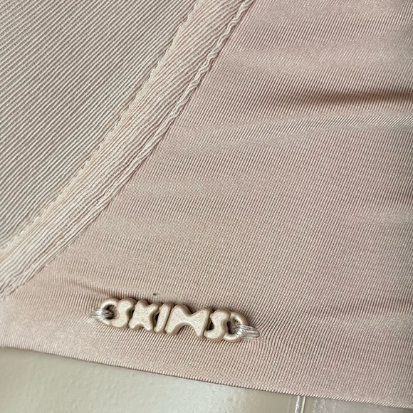 New Skims No Show Unlined Sheer Underwire Demi Bra - Picture 7 of 10